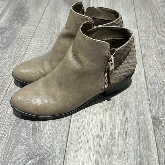 Call it Spring Boots - Picture 1 of 5